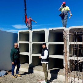 La construcción de los nuevos nichos en el cementerio de San Román