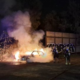Incendio de un coche cerca del intercambiador de guaguas
