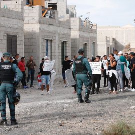 Desalojo de un centenar de familias en Playa Blanca. Foto: José Luis Carrasco.