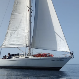 El barco velero Gran Mersell que halló el cadáver de un hombre fallecido en Puerto Naos. 