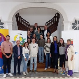 Los participantes del concurso y la asociación Afol