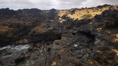 Cueva en la que fue hallado el cadáver. Foto: La Voz.