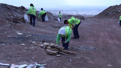 Limpieza de las escombreras cerca de Argana y Maneje