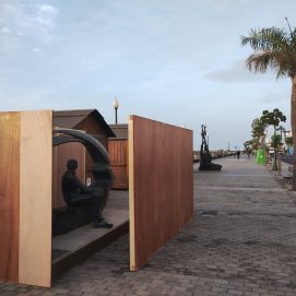 Imagen del cerramiento, aún en montaje