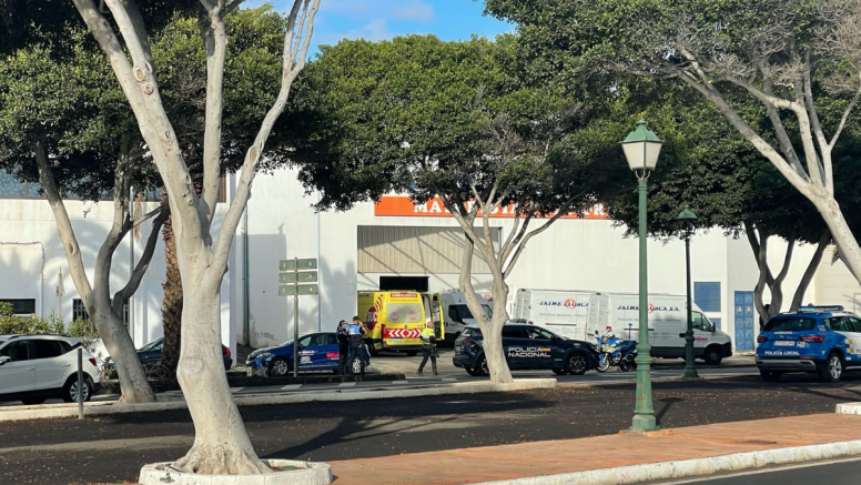 Muere una persona en una nave industrial de Arrecife.