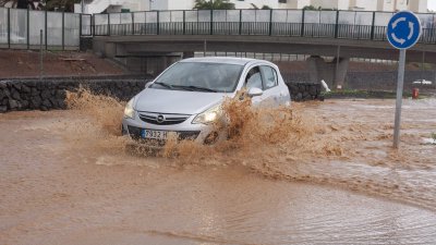 Emergencias interviene en más de 220 incidentes en Lanzarote (Fotos: Juan Mateos)