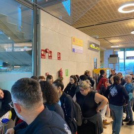 Las colas de gente esperando en el aeropuerto de Tenerife Norte