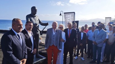 Escultura homenaje a Kenneth Gasque