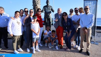 Escultura homenaje a Kenneth Gasque