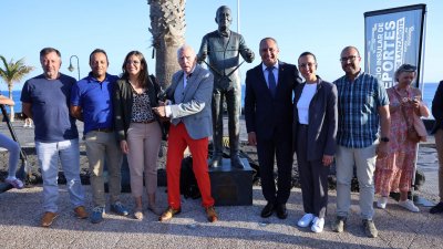 Escultura homenaje a Kenneth Gasque