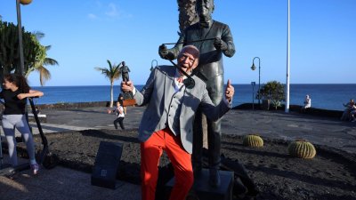 Escultura homenaje a Kenneth Gasque