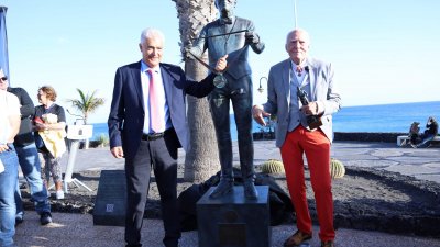 Escultura homenaje a Kenneth Gasque