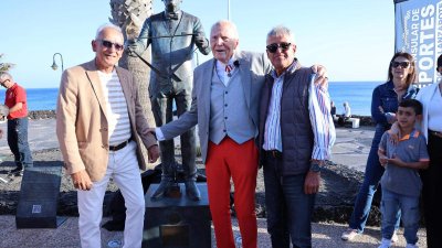 Escultura en honor a Kenneth Gasque