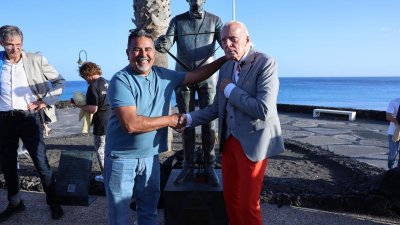 Escultura en honor a Kenneth Gasque