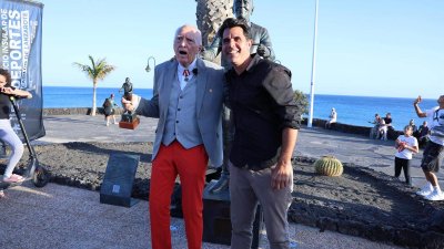 Escultura en honor a Kenneth Gasque