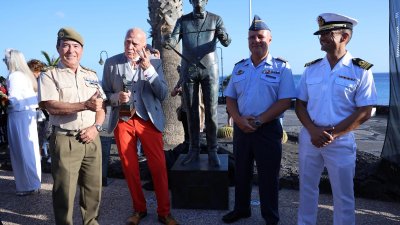 Escultura en honor a Kenneth Gasque