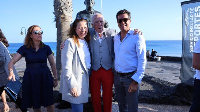 Escultura en honor a Kenneth Gasque