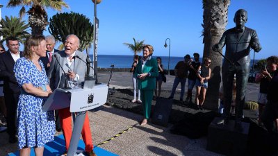Escultura en honor a Kenneth Gasque