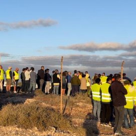 Manifestación de los vecinos y de políticos en Güime