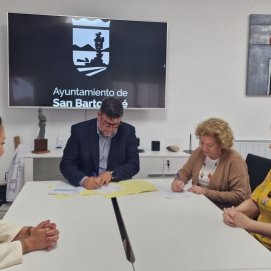 Firma del contrato para el Centro de Respiro Familiar