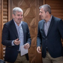 El presidente del Gobierno de Canarias, Fernando Clavijo, junto al vicepresidente canario, Manuel Domínguez. Foto: Gobierno de Canarias.