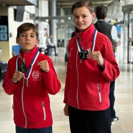 Los dos ganadores del club kárate Poliarrecife