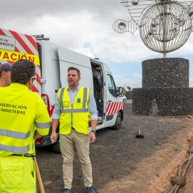El vicepresidente y responsable de Obras Públicas en los trabajos de iluminación de Fobos