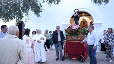 Procesión en honor a Santa Rita en Tao