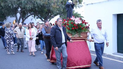 Procesión en honor a Santa Rita en Tao