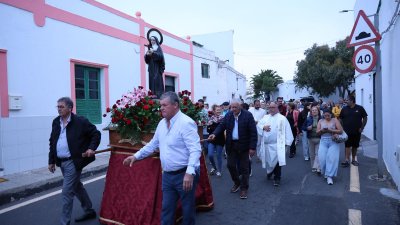 Procesión en honor a Santa Rita en Tao