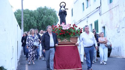 Procesión en honor a Santa Rita en Tao