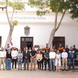 Yaiza celebra un minuto de silencio en memoria de la bebé fallecida en el atropello de Playa Blanca