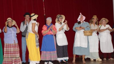 Mayores de Yaiza durante la obra de teatro
