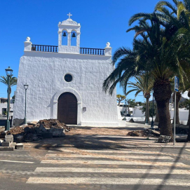 La plaza de la Iglesia en Uga