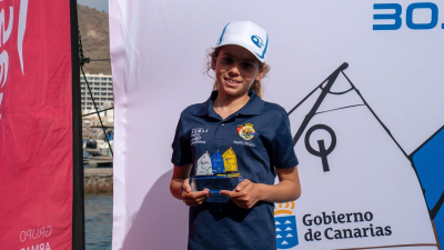 Lola Carrión Morales en la regata del Día de Canarias Optimist