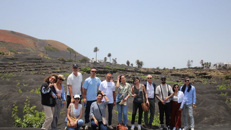 Representantes de los ocho restaurantes y la bodega. Vino de Lanzarote.