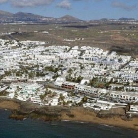 Vista aérea de Puerto del Carmen. Compraventa de vivienda.