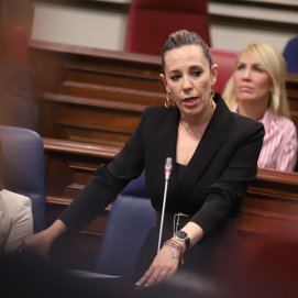 La consejera de Turismo, Jéssica de León, en el Parlamento de Canarias