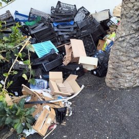 La basura y residuos acumulados en Costa Teguise