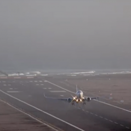 Aterrizaje frustado de un avión en el Aeropuerto de Lanzarote. Foto: Lanzarote Webcam.