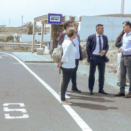 El Cabildo de Lanzarote en el servicio de taxi-guagua en Haría  