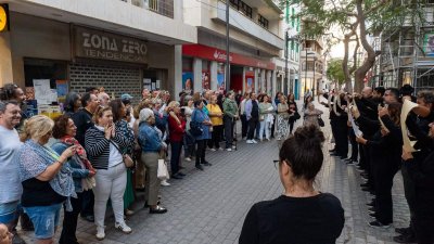 Teatralizado por la marina de Arrecife