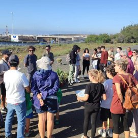 El proyecto 'Plantar futuro' reúne a 500 personas a naturalizar una parcela en Argana alta
