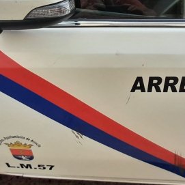 Cómo quedó el taxi tras el atraco y agresión (Foto; La Voz)