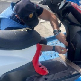 Moto con matrícula falsa
