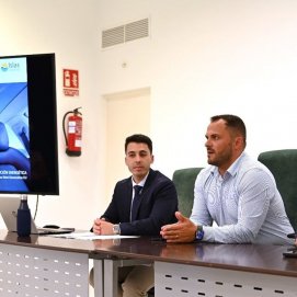El director general de Energía del Gobierno de Canarias junto al alcalde de Arrecife y el concejal de Movilidad y Transportes 