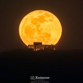 Fotografía de la luna llena sobre el Castillo de Guanapay (Foto: Juan José Cordero)