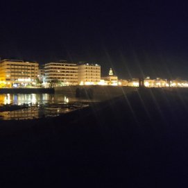 Falta de luz en los alrededores del Castillo de San Gabriel en Arrecife