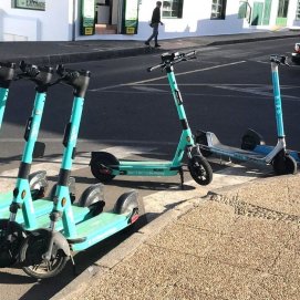 Patinetes en Playa Blanca