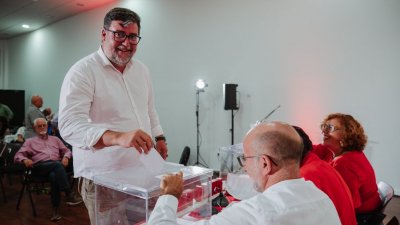 Raúl de León, reelegido secretario general del PSOE de San Bartolomé